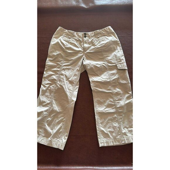 Eddie Bauer Vashon Fit  Size 12 Women's Capris Khaki - Picture 1 of 4